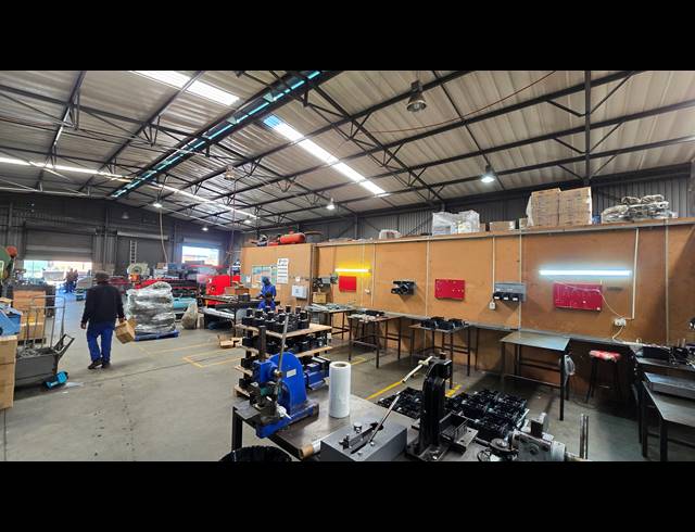 1,535M² WAREHOUSE TO LET IN SPARTAN